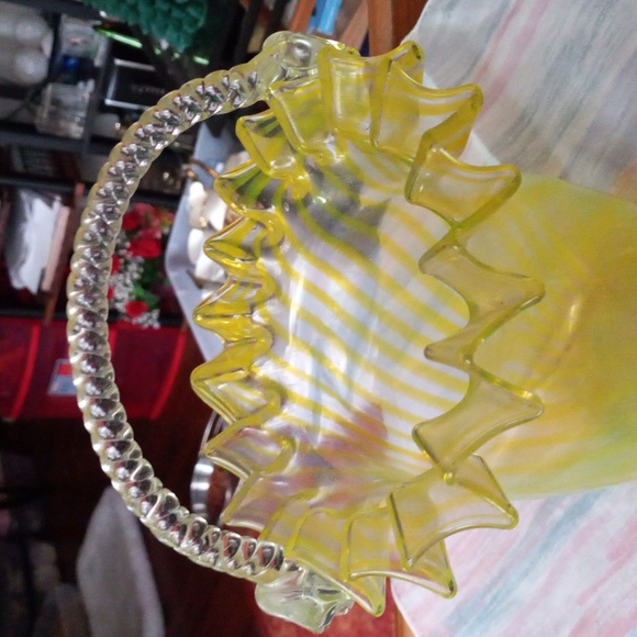 Vintage Italian Yellow Art Glass Basket. - Picture 2 of 2